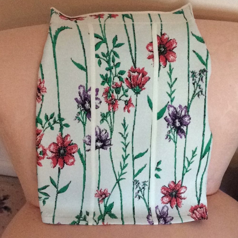 Beautiful body on heavy knit skirt